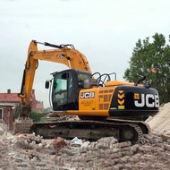   JCB JS 220 LC  